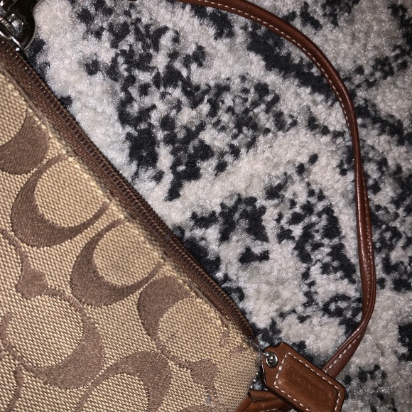Coach (small) wristlet - Picture 3 of 5